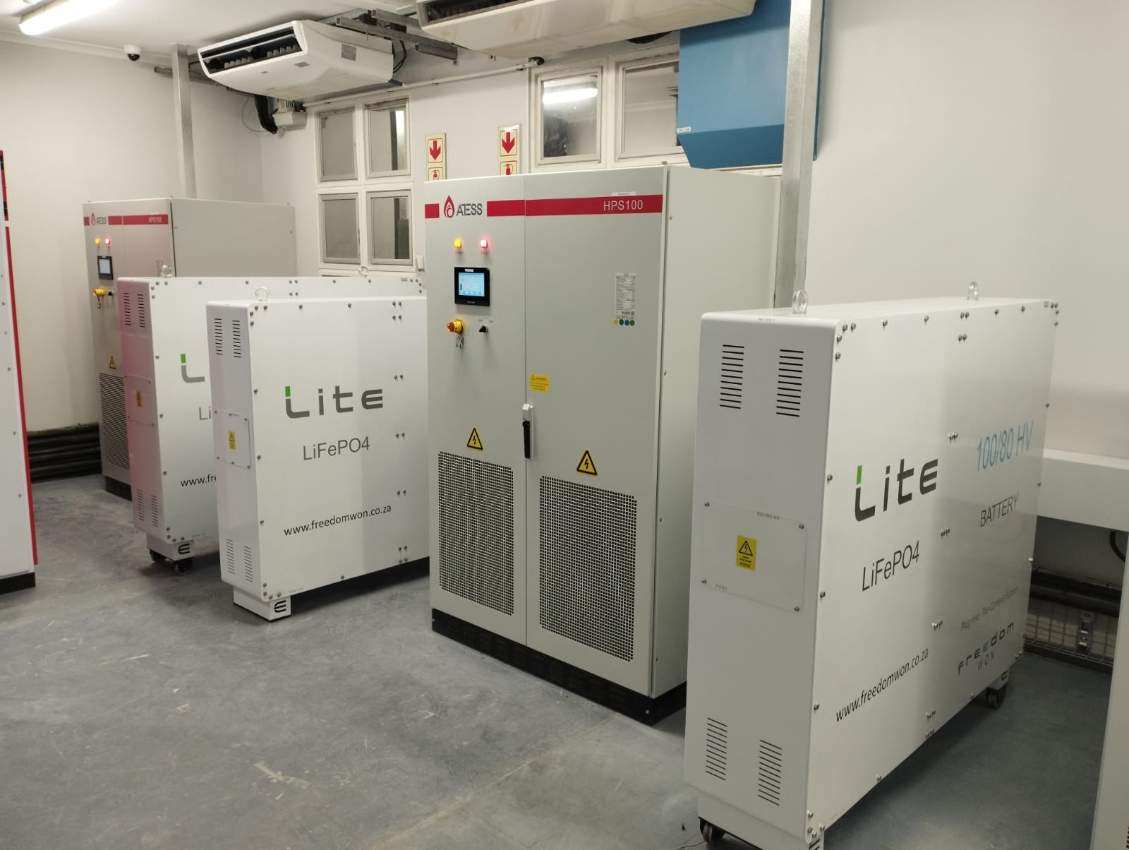 HPS100 parallel plant running 4 machines in parallel. The plant is controlled with the Atess-EMS to deliver higher optimization